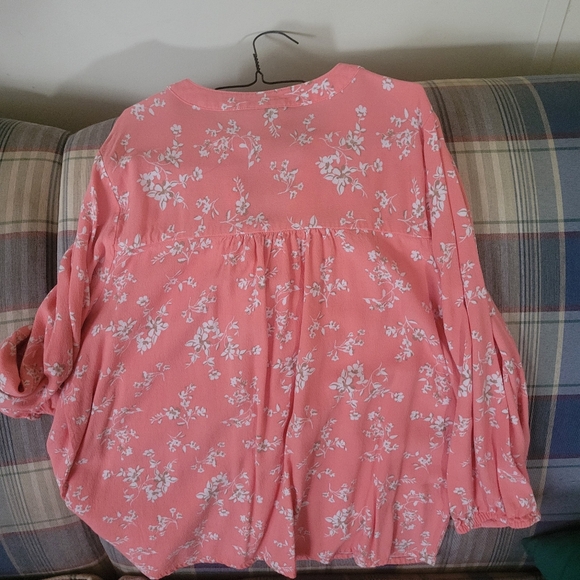 Ladies top - Picture 2 of 3